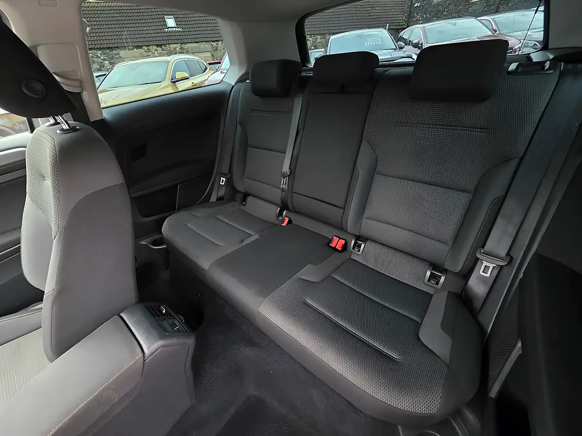 Used 2017 Volkswagen Golf Se Nav Indium Grey Metallic - Interior and Exterior details 12