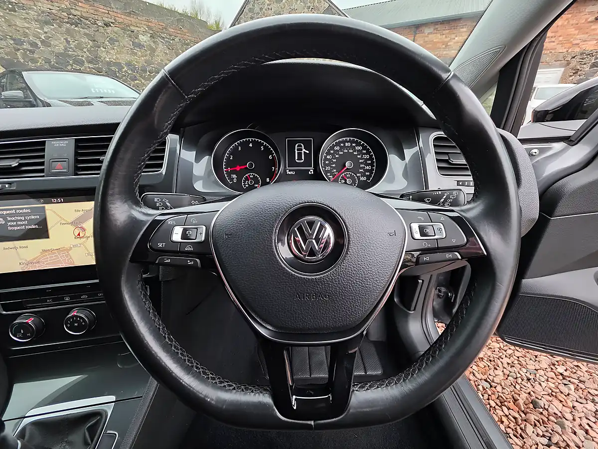 Used 2017 Volkswagen Golf Se Nav Indium Grey Metallic - Interior and Exterior details 9