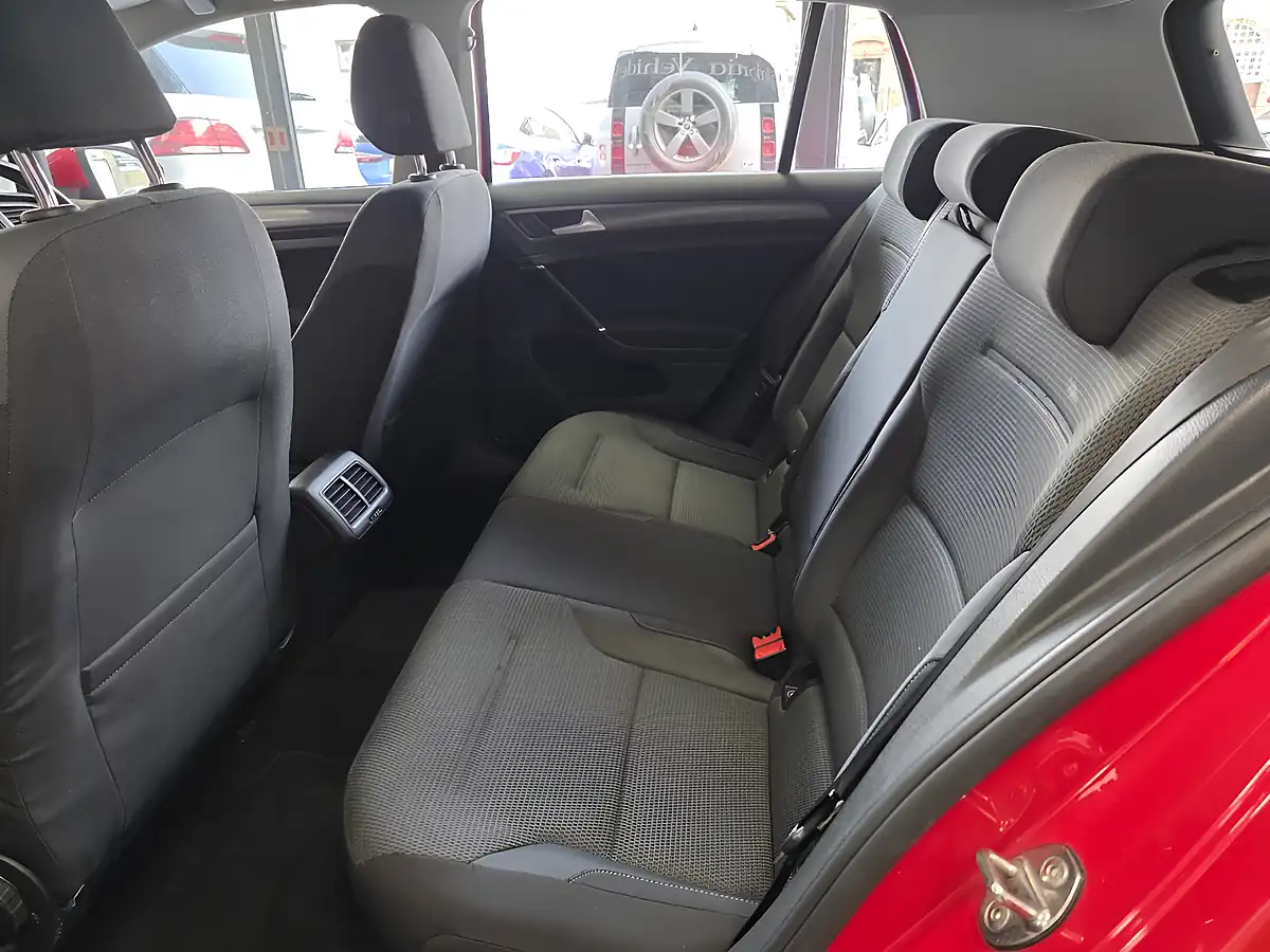 Used 2017 Volkswagen Golf Se Nav Red - Interior and Exterior details 12