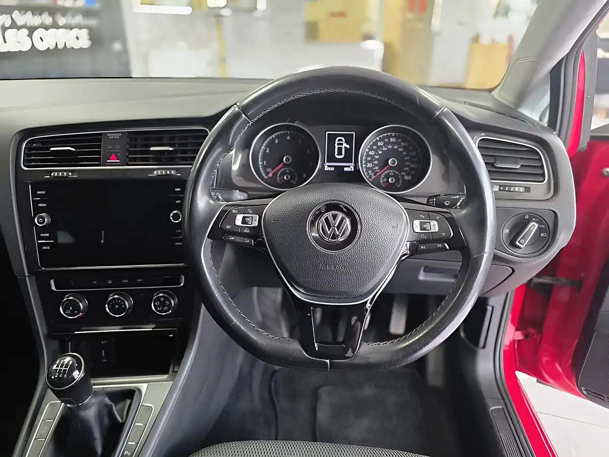 Used 2017 Volkswagen Golf Se Nav Red - Interior and Exterior details 14