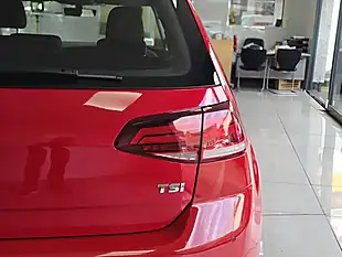 Used 2017 Volkswagen Golf Se Nav Red - Interior and Exterior details 15