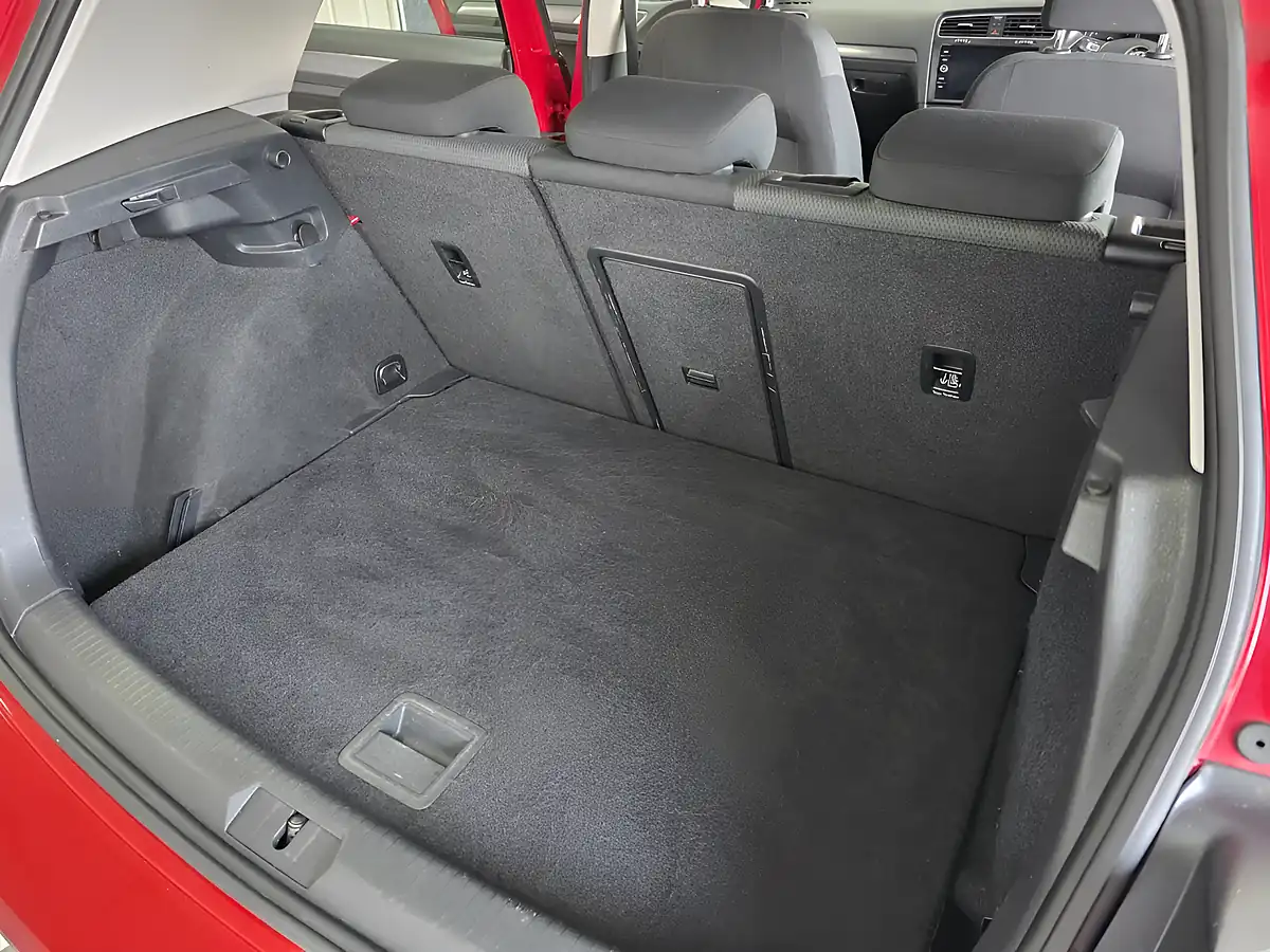 Used 2017 Volkswagen Golf Se Nav Red - Interior and Exterior details 19