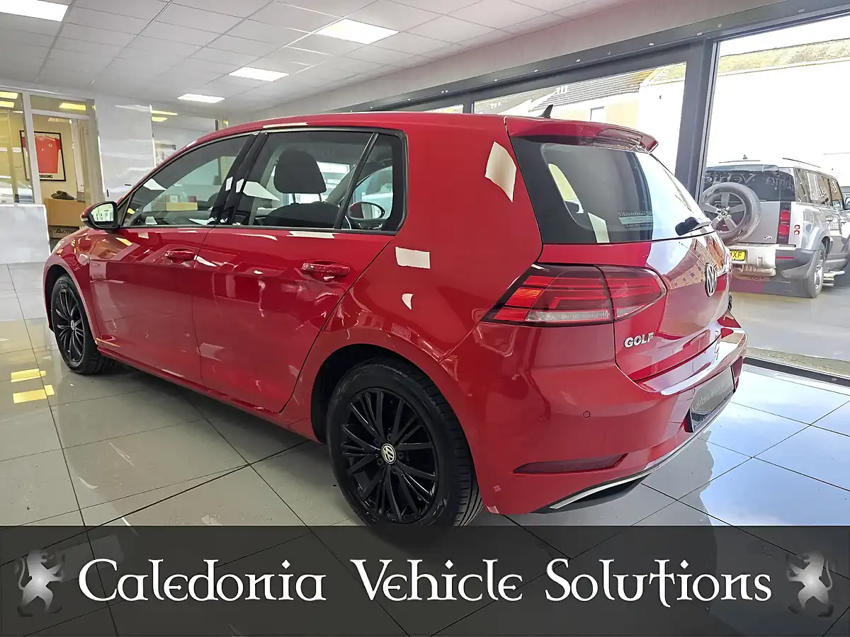Used 2017 Volkswagen Golf Se Nav Red - Interior and Exterior details 3