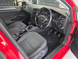 Used 2017 Volkswagen Golf Se Nav Red - Interior and Exterior details 5