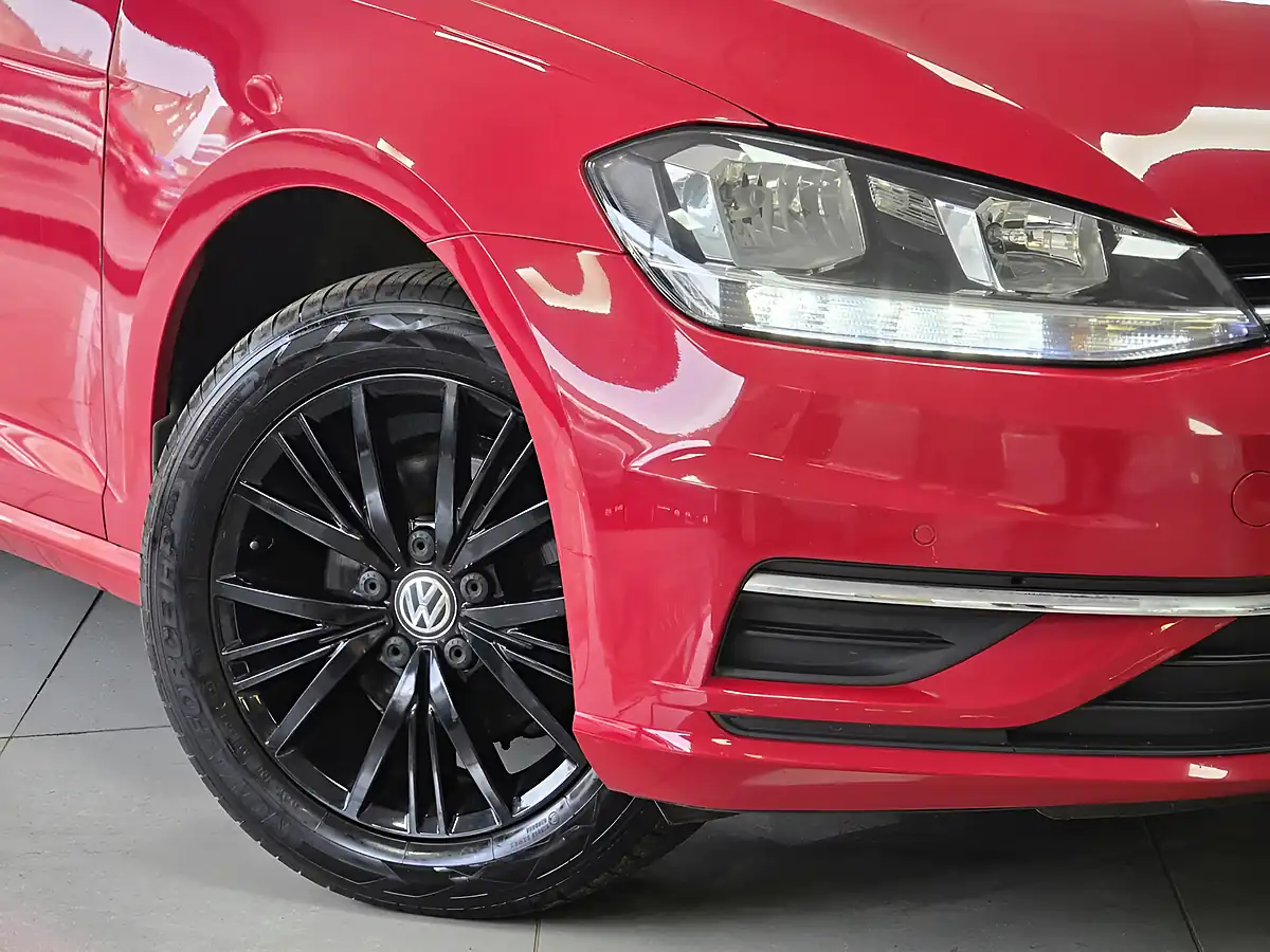 Used 2017 Volkswagen Golf Se Nav Red - Interior and Exterior details 6