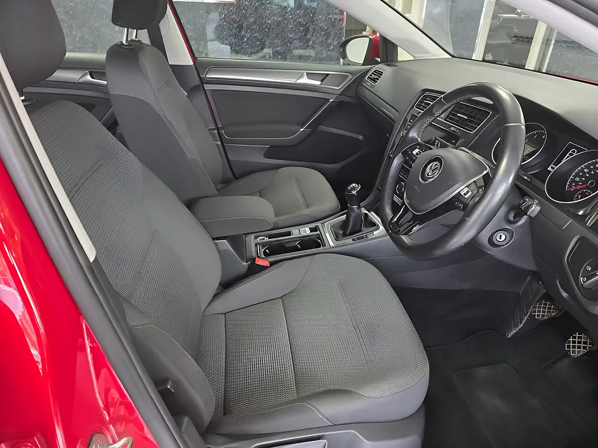 Used 2017 Volkswagen Golf Se Nav Red - Interior and Exterior details 7