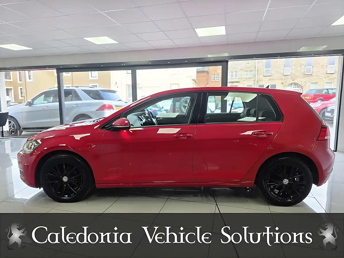 Used 2017 Volkswagen Golf Se Nav Red - Interior and Exterior details 8