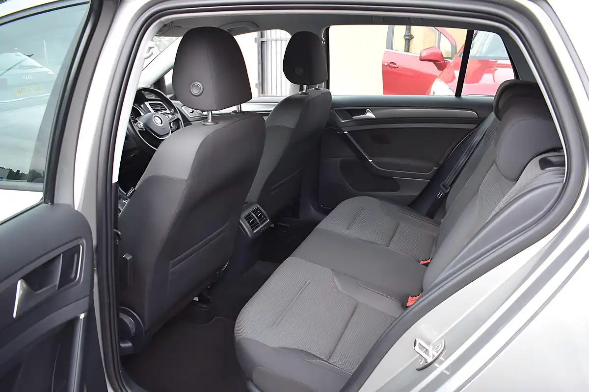 Used 2017 Volkswagen Golf Se Nav Silver - Interior and Exterior details 11