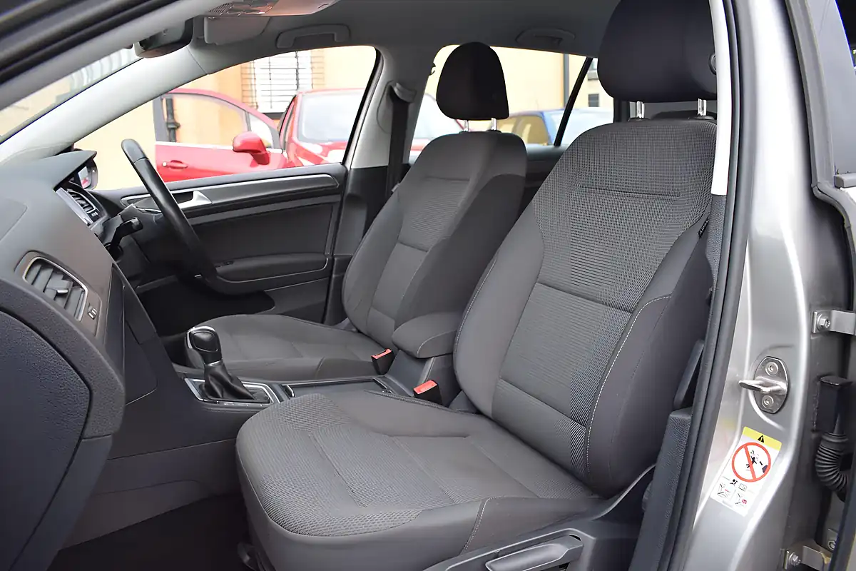 Used 2017 Volkswagen Golf Se Nav Silver - Interior and Exterior details 14