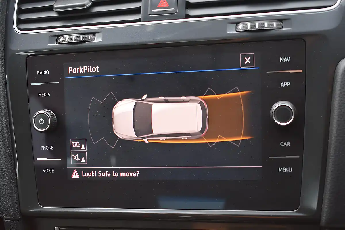 Used 2017 Volkswagen Golf Se Nav Silver - Interior and Exterior details 16