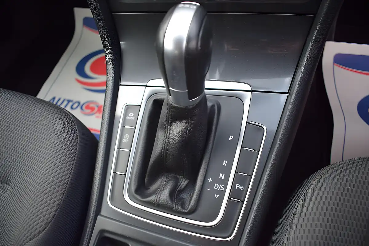 Used 2017 Volkswagen Golf Se Nav Silver - Interior and Exterior details 18