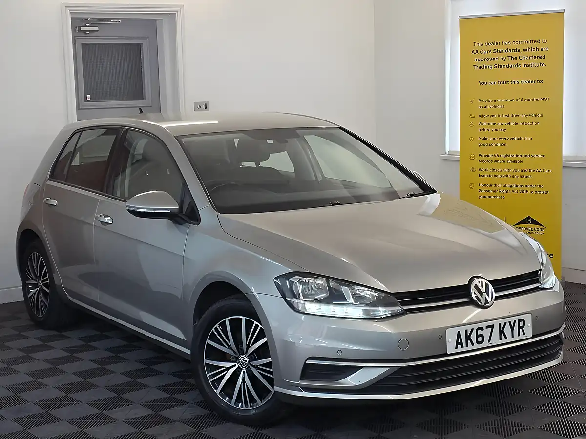 Used 2017 Volkswagen Golf Se Nav Silver - Interior and Exterior details 3