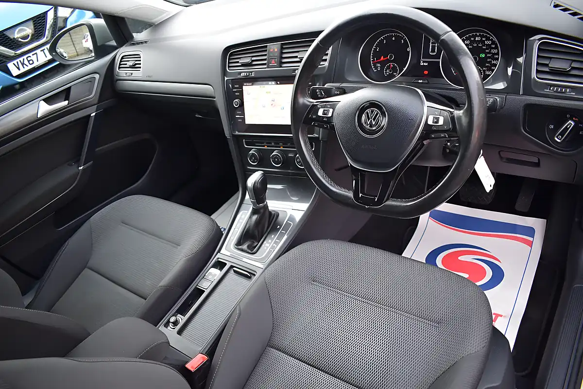Used 2017 Volkswagen Golf Se Nav Silver - Interior and Exterior details 7