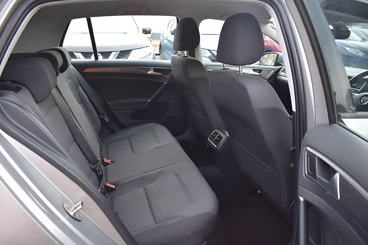 Used 2017 Volkswagen Golf Se Nav Silver - Interior and Exterior details 9