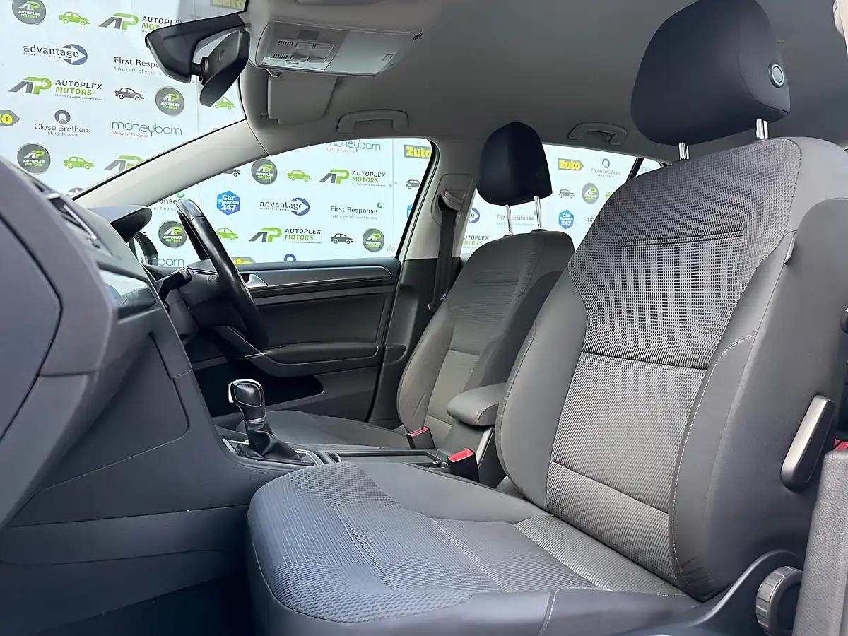 Used 2017 Volkswagen Golf Se Nav Silver - Interior and Exterior details 11