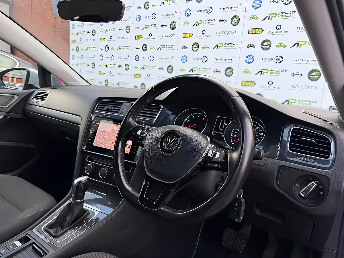 Used 2017 Volkswagen Golf Se Nav Silver - Interior and Exterior details 14