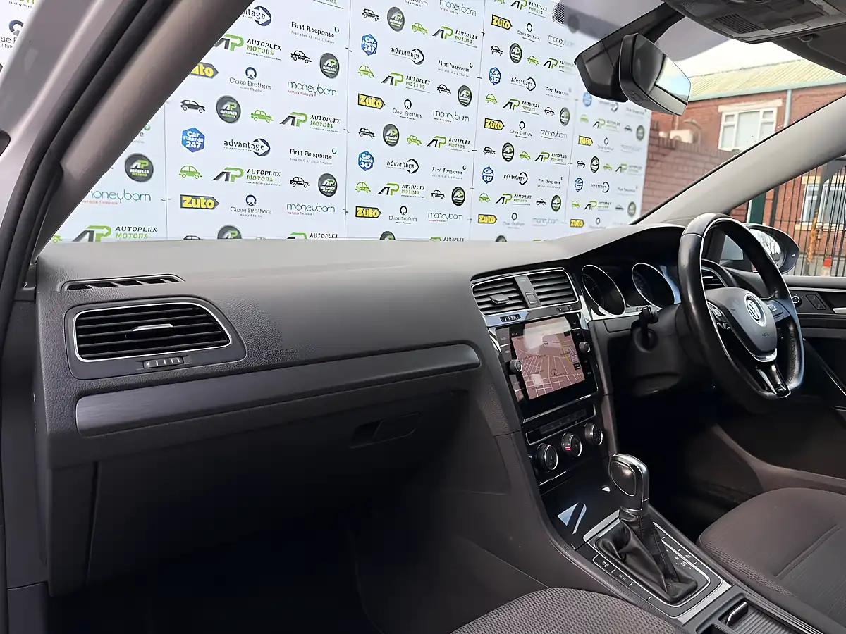 Used 2017 Volkswagen Golf Se Nav Silver - Interior and Exterior details 15
