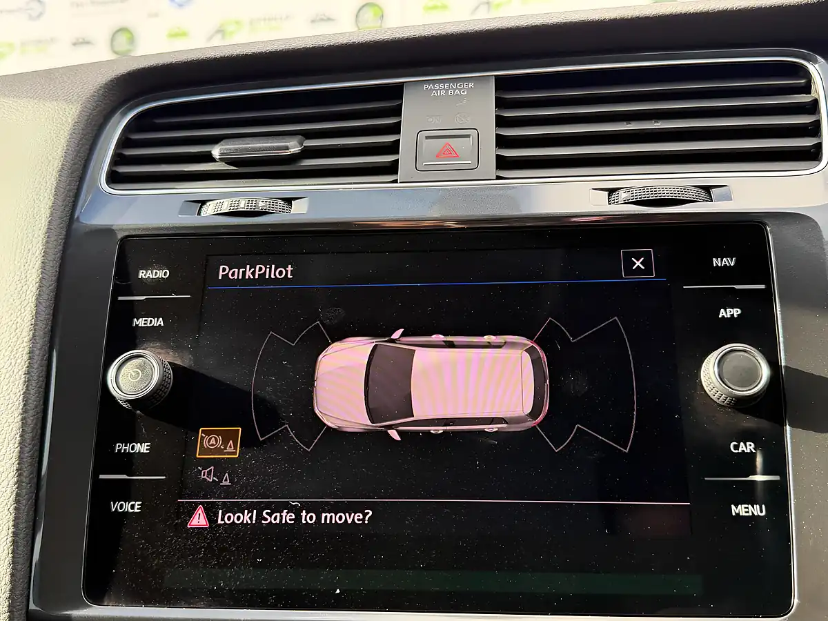 Used 2017 Volkswagen Golf Se Nav Silver - Interior and Exterior details 16