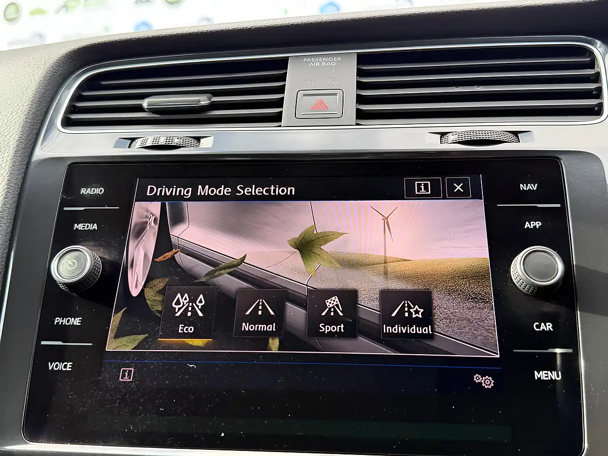 Used 2017 Volkswagen Golf Se Nav Silver - Interior and Exterior details 17