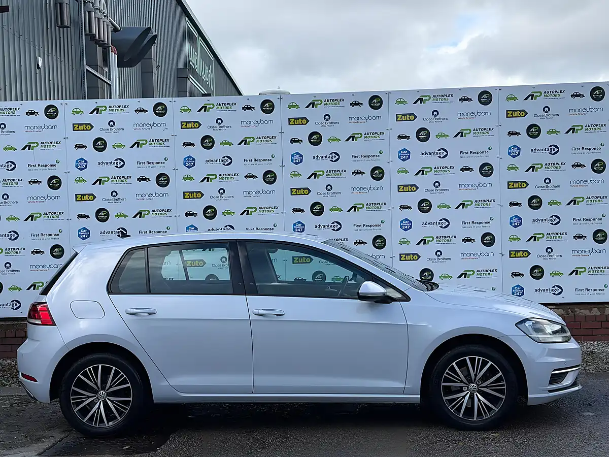 Used 2017 Volkswagen Golf Se Nav Silver - Interior and Exterior details 9