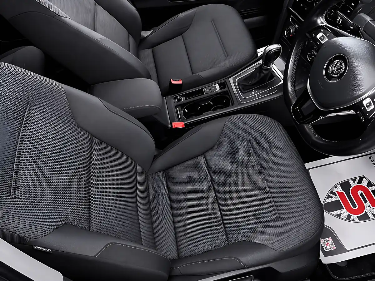 Used 2017 Volkswagen Golf Se Nav Silver - Interior and Exterior details 16