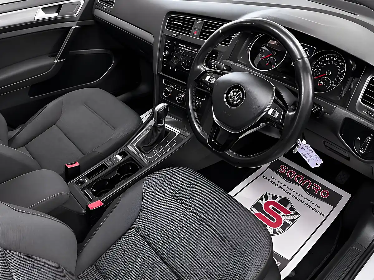 Used 2017 Volkswagen Golf Se Nav Silver - Interior and Exterior details 17