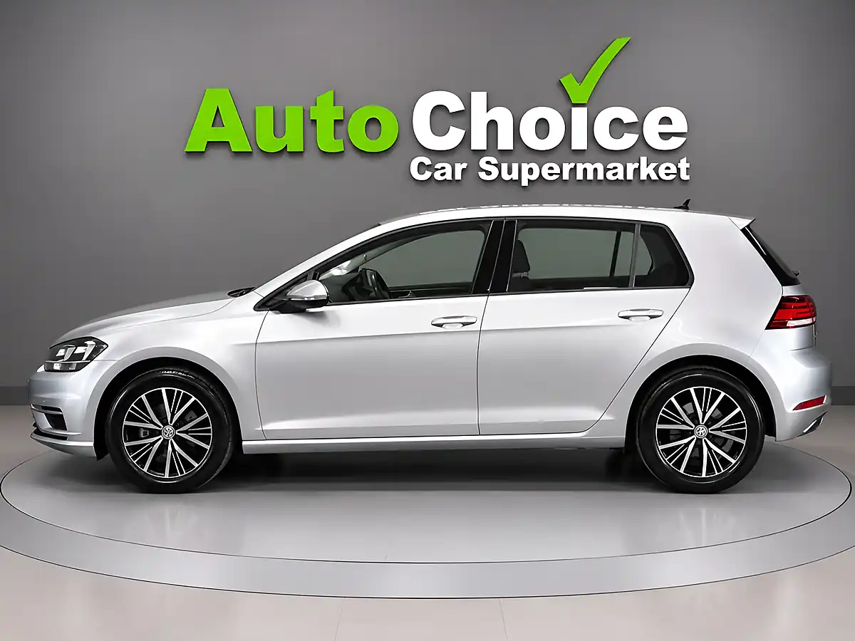 Used 2017 Volkswagen Golf Se Nav Silver - Interior and Exterior details 8