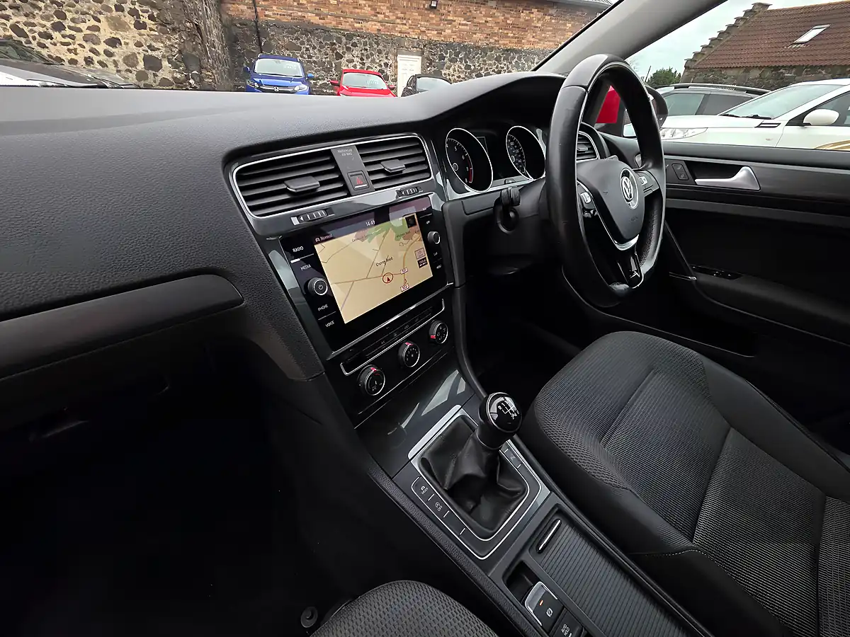 Used 2017 Volkswagen Golf Se Nav Tornado Red - Interior and Exterior details 11