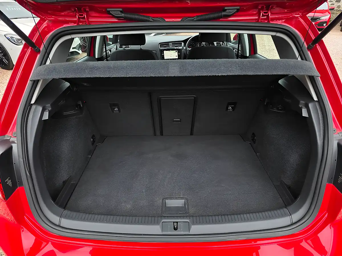 Used 2017 Volkswagen Golf Se Nav Tornado Red - Interior and Exterior details 13