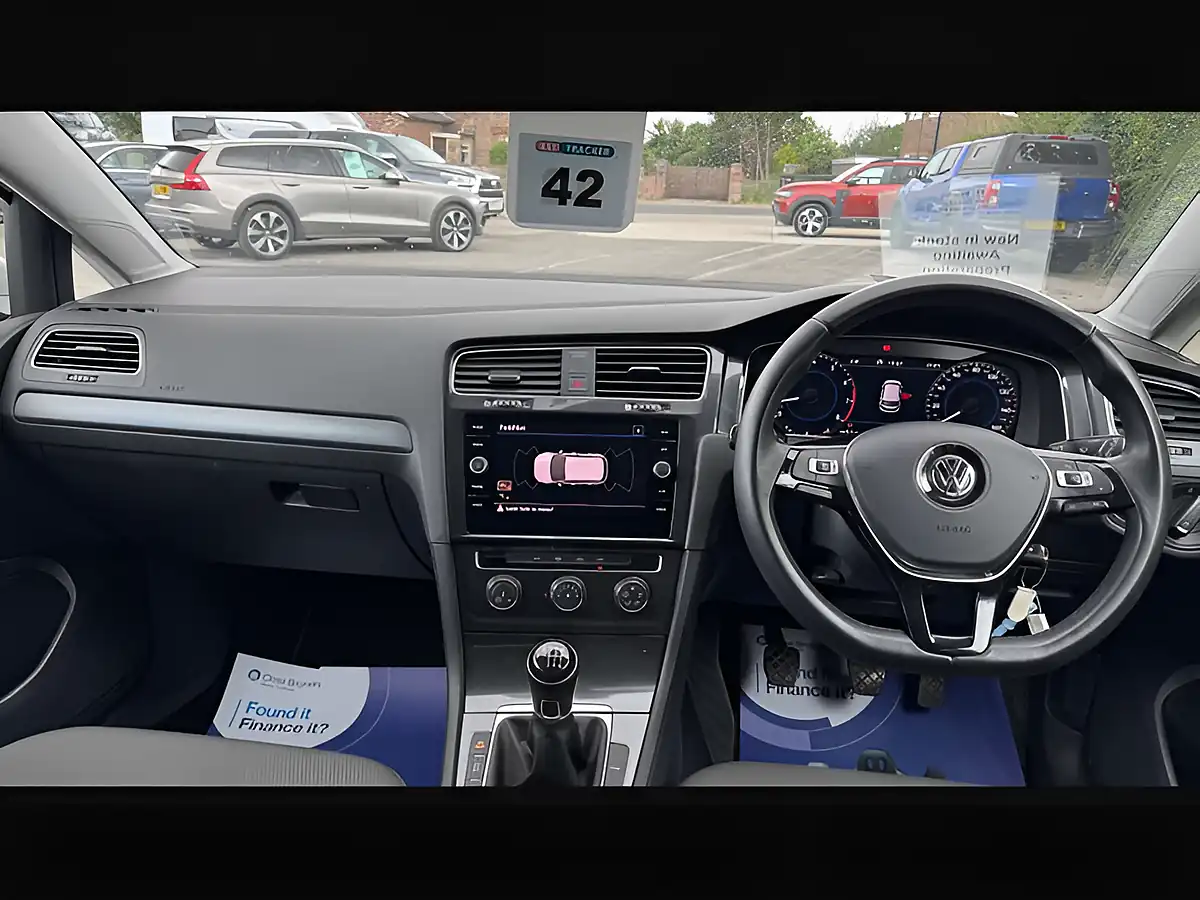 Used 2017 Volkswagen Golf Se Nav White - Interior and Exterior details 9