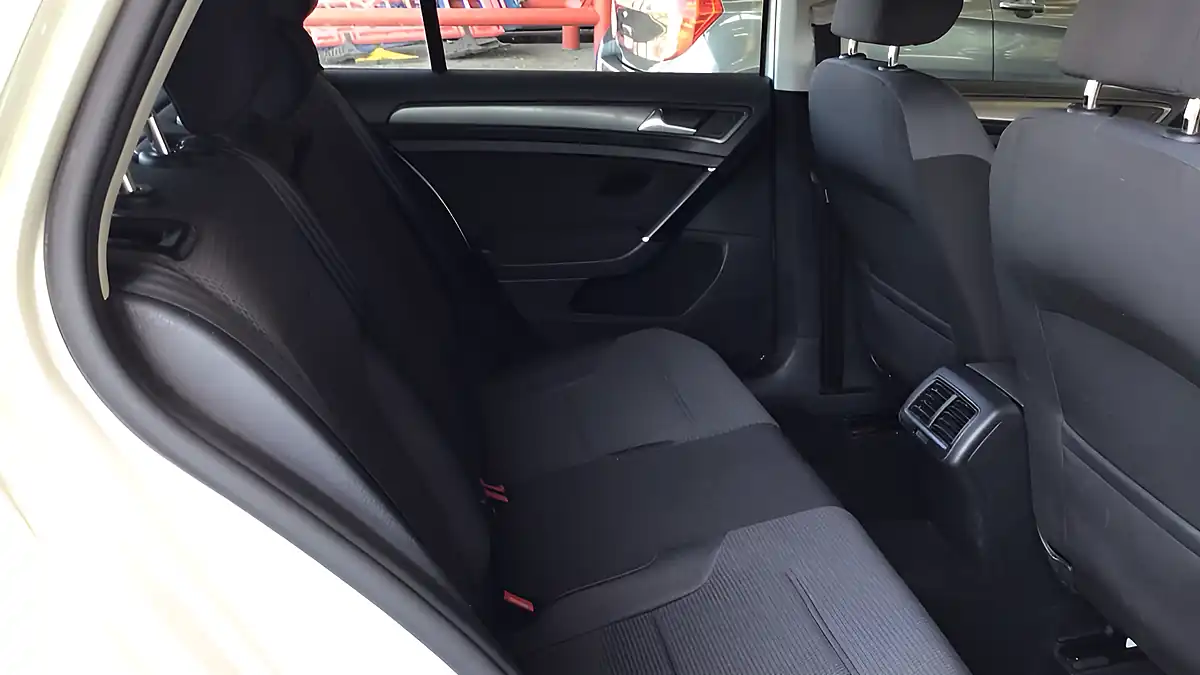 Used 2017 Volkswagen Golf Se Nav White - Interior and Exterior details 8
