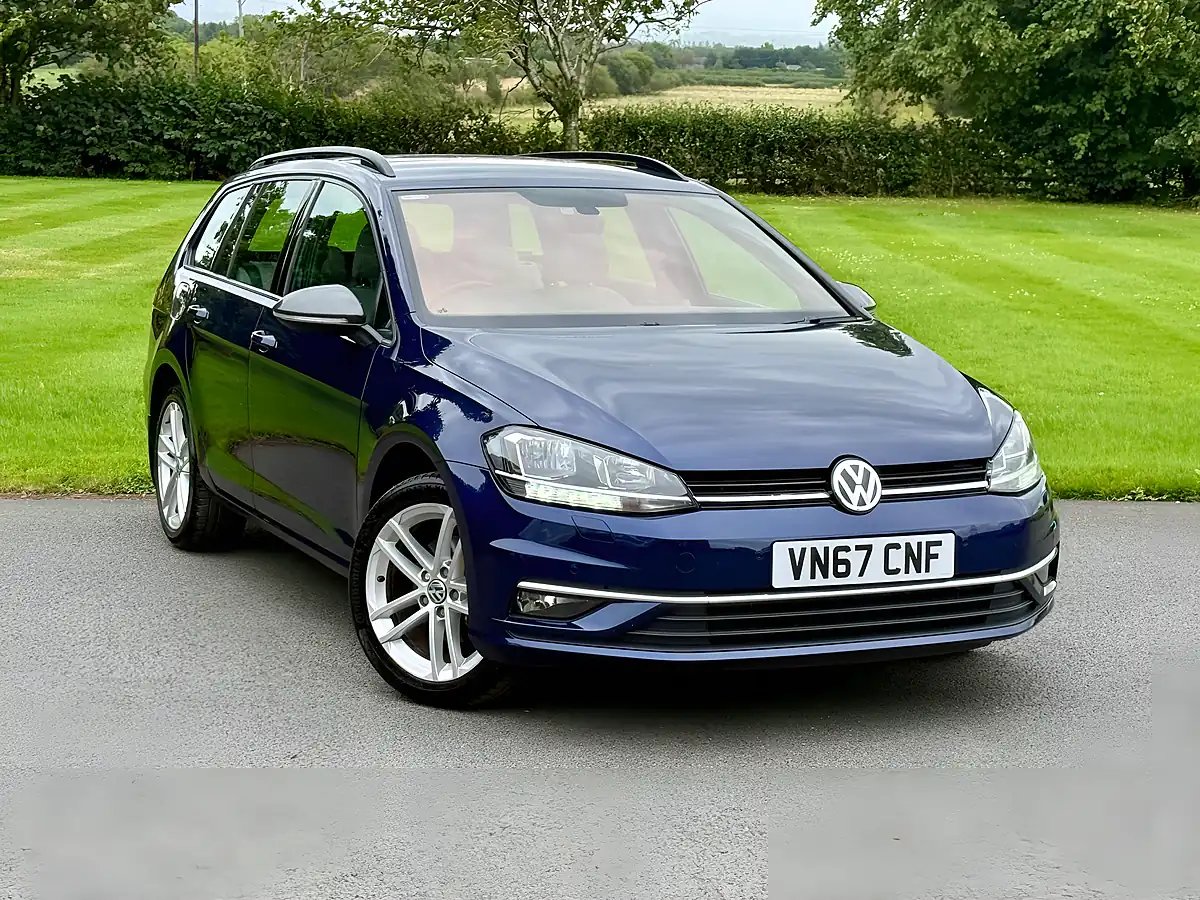 Used 2017 Volkswagen Golf Se Navigation Blue - Front View