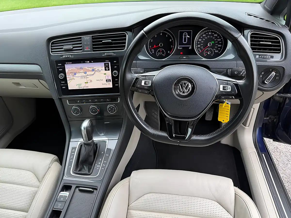Used 2017 Volkswagen Golf Se Navigation Blue - Interior and Exterior details 10