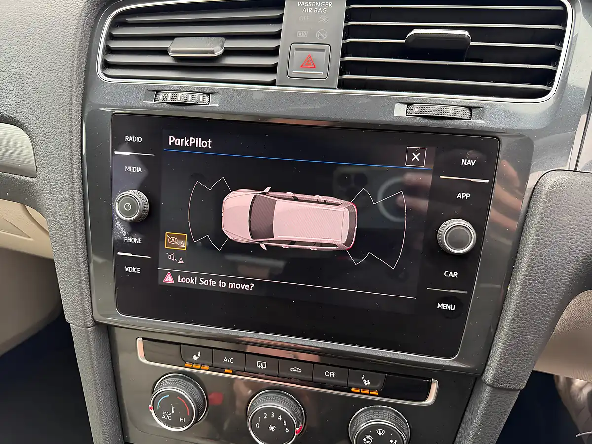 Used 2017 Volkswagen Golf Se Navigation Blue - Interior and Exterior details 12