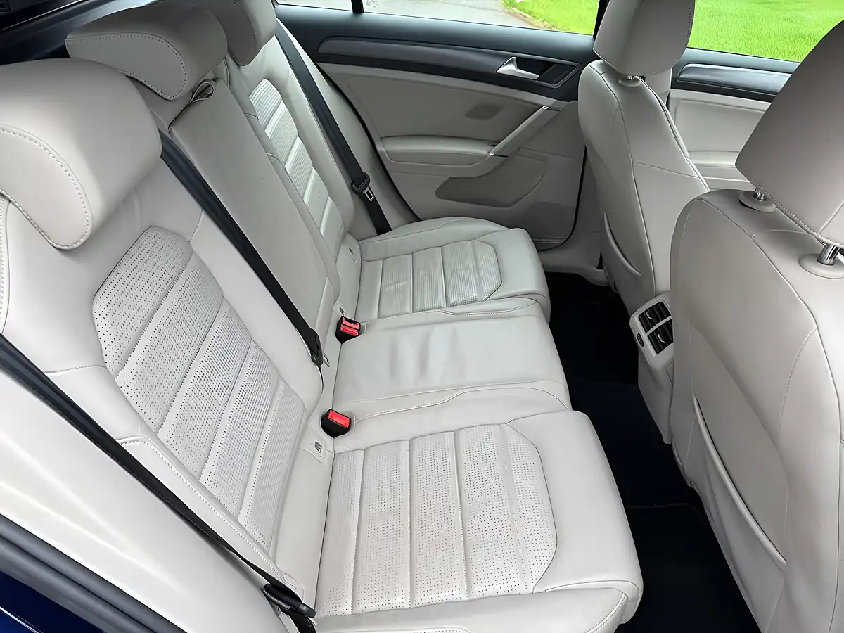 Used 2017 Volkswagen Golf Se Navigation Blue - Interior and Exterior details 17