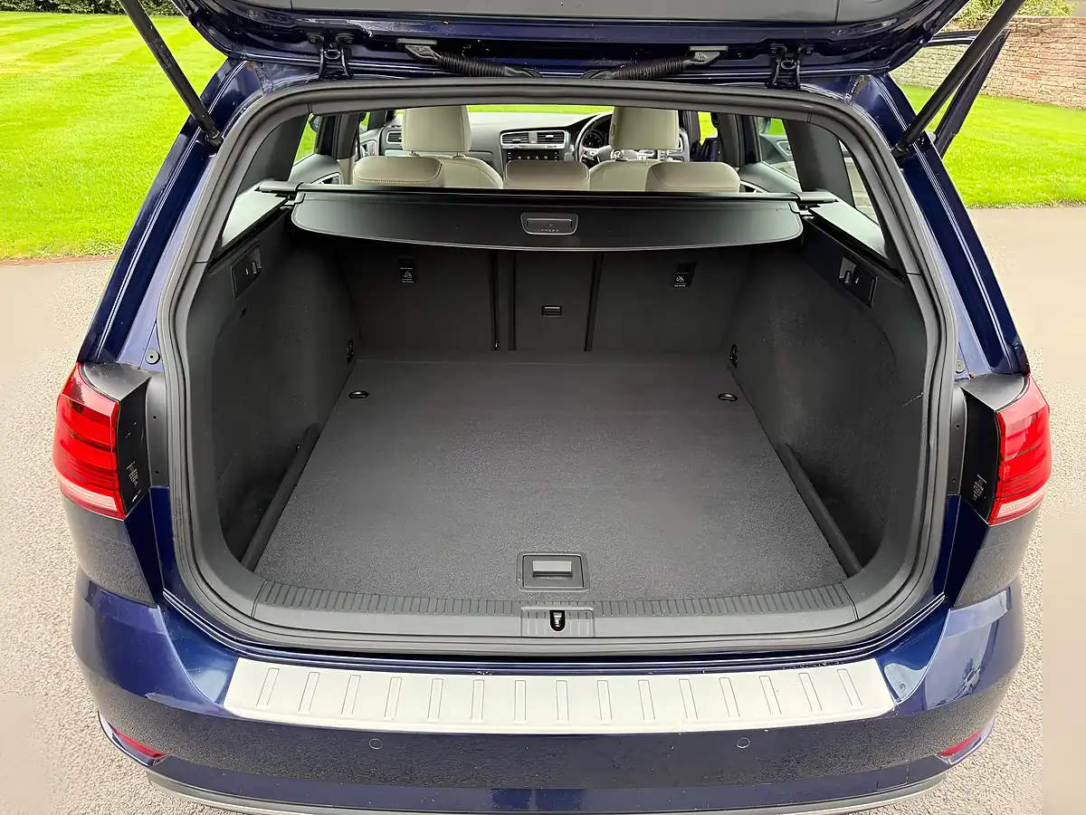 Used 2017 Volkswagen Golf Se Navigation Blue - Interior and Exterior details 20