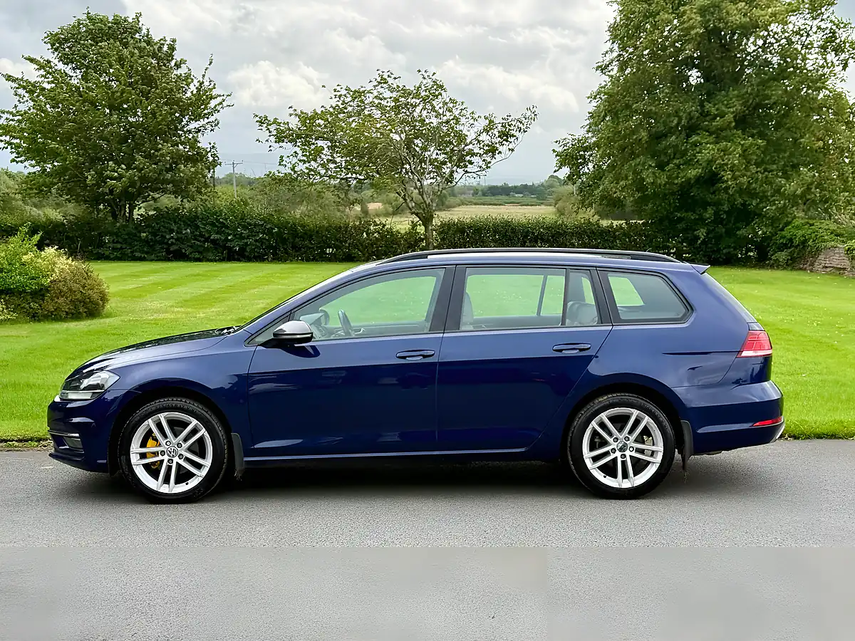 Used 2017 Volkswagen Golf Se Navigation Blue - Interior and Exterior details 4
