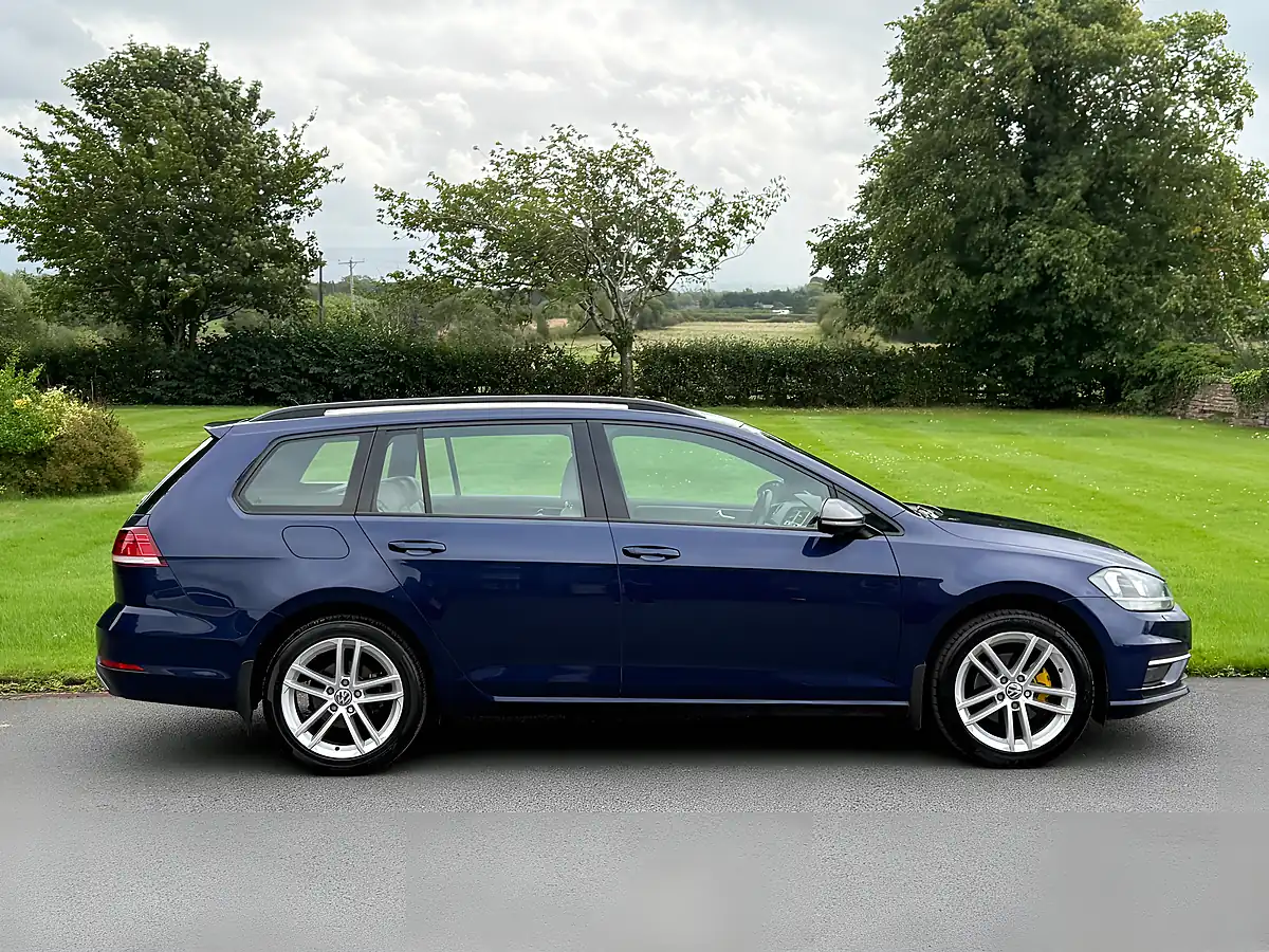 Used 2017 Volkswagen Golf Se Navigation Blue - Interior and Exterior details 5