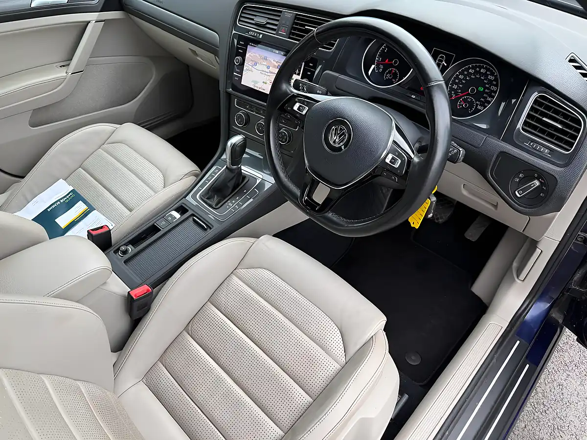 Used 2017 Volkswagen Golf Se Navigation Blue - Interior and Exterior details 9