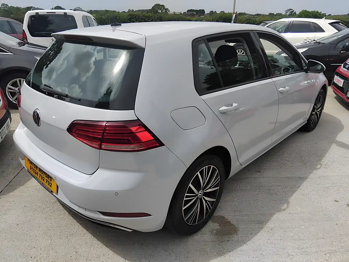 Used 2017 Volkswagen Golf Se Navigation Silver - Interior and Exterior details 13