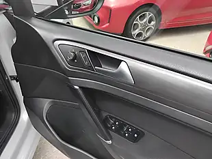 Used 2017 Volkswagen Golf Se Navigation Silver - Interior and Exterior details 18