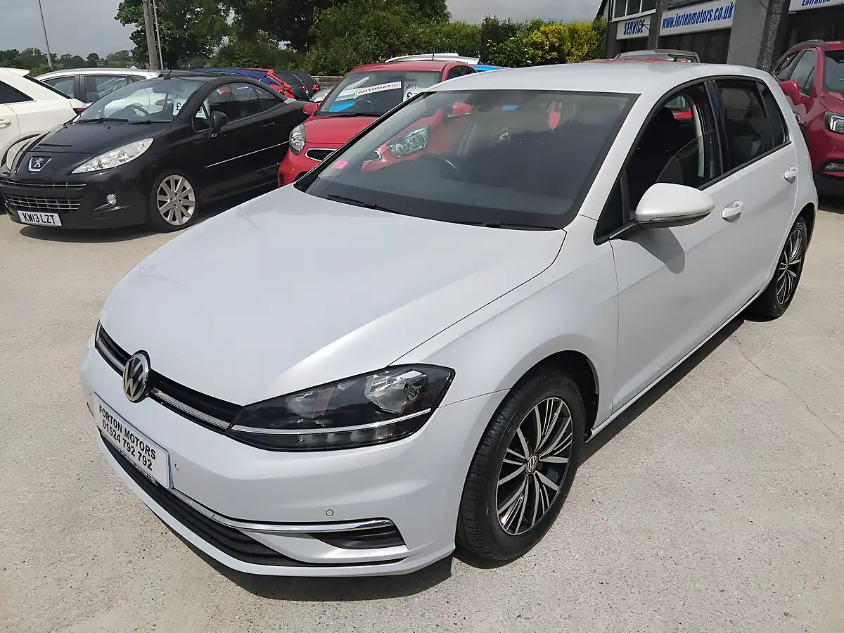 Used 2017 Volkswagen Golf Se Navigation Silver - Interior and Exterior details 4