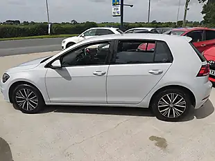 Used 2017 Volkswagen Golf Se Navigation Silver - Interior and Exterior details 5