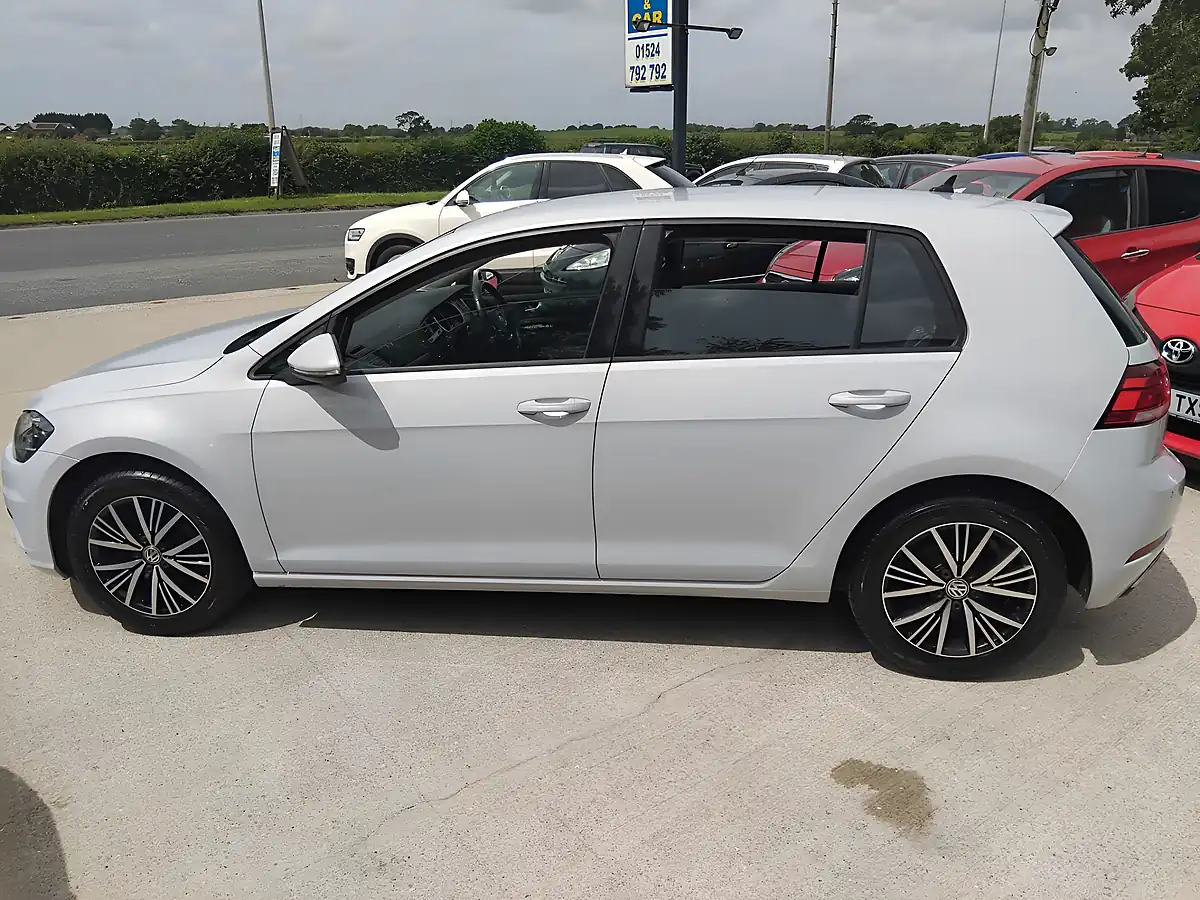 Used 2017 Volkswagen Golf Se Navigation Silver - Interior and Exterior details 5