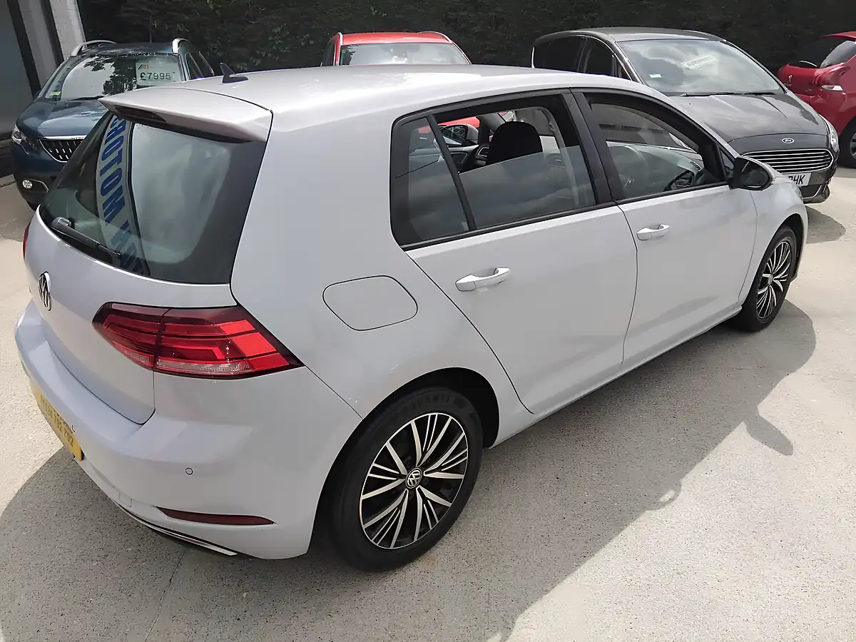 Used 2017 Volkswagen Golf Se Navigation Silver - Interior and Exterior details 8