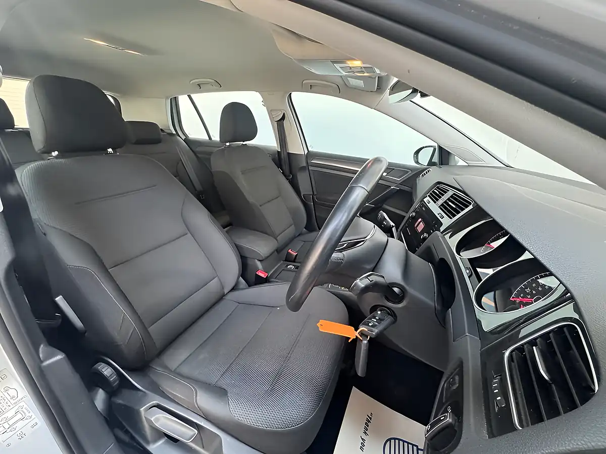Used 2017 Volkswagen Golf Se Silver - Interior and Exterior details 11