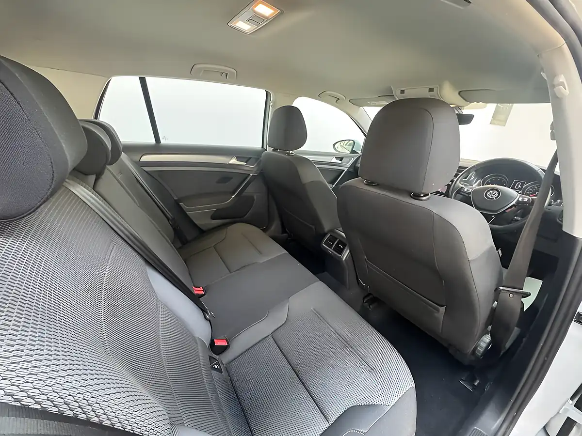 Used 2017 Volkswagen Golf Se Silver - Interior and Exterior details 12