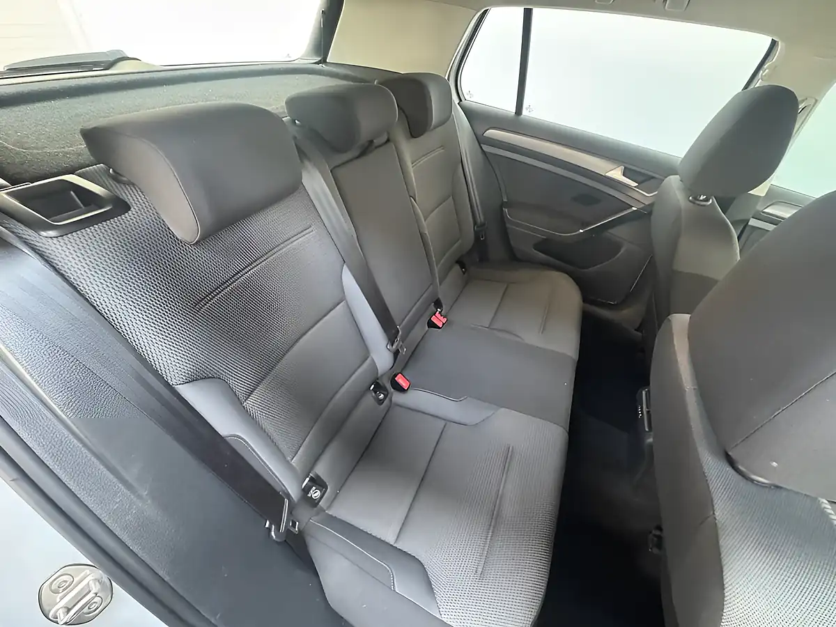 Used 2017 Volkswagen Golf Se Silver - Interior and Exterior details 13
