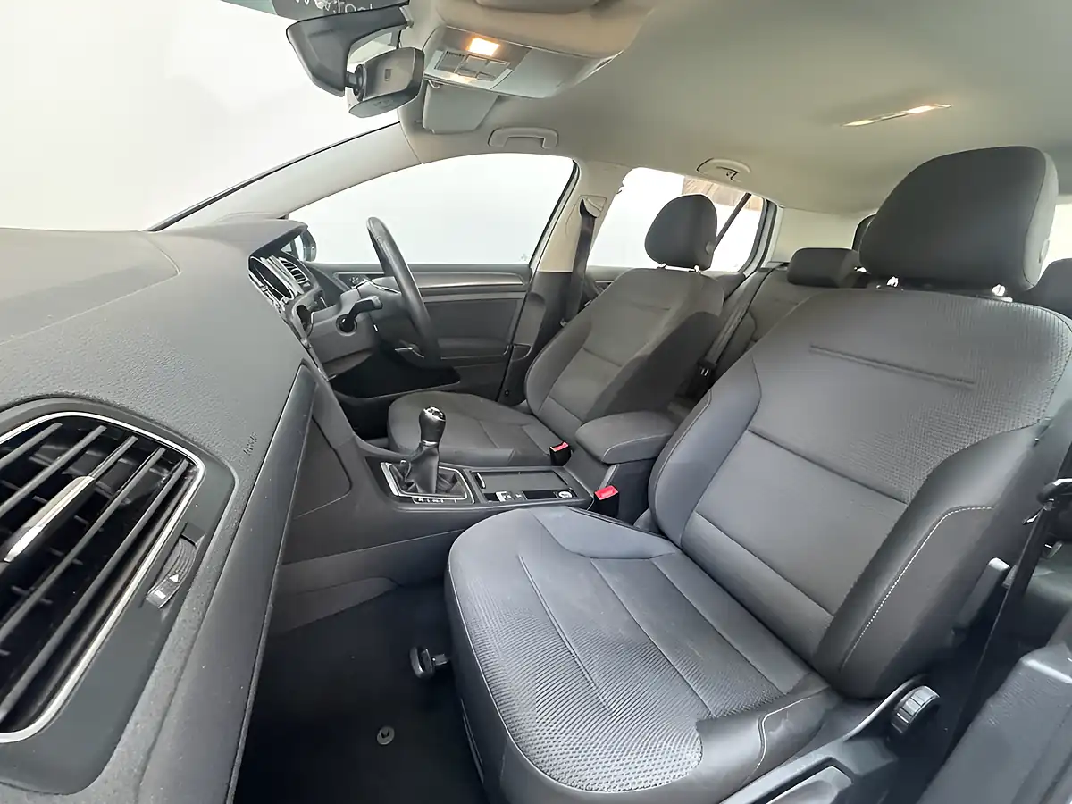 Used 2017 Volkswagen Golf Se Silver - Interior and Exterior details 15