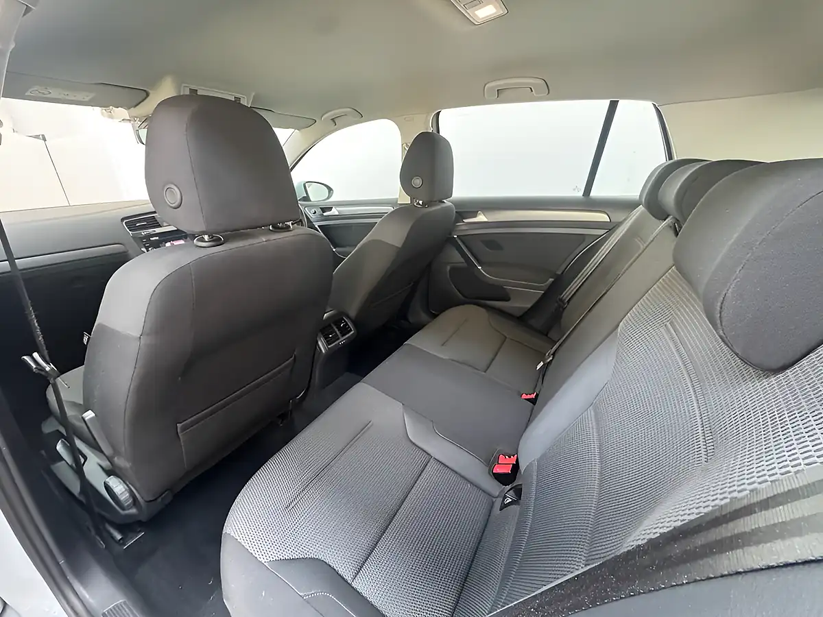 Used 2017 Volkswagen Golf Se Silver - Interior and Exterior details 16